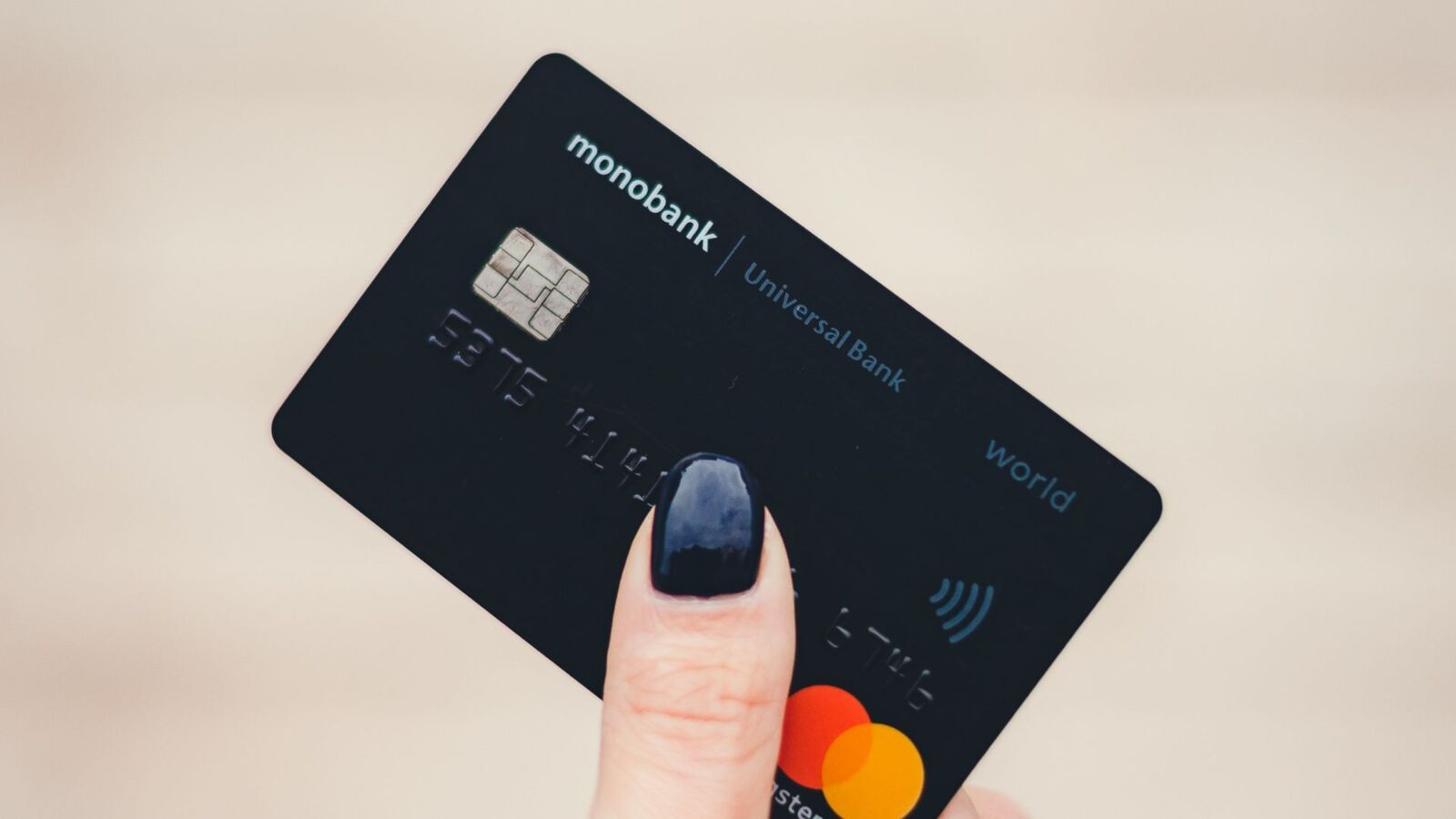 monobank пока не планирует вводить комиссию 0,5% за переводы на карты других банков.