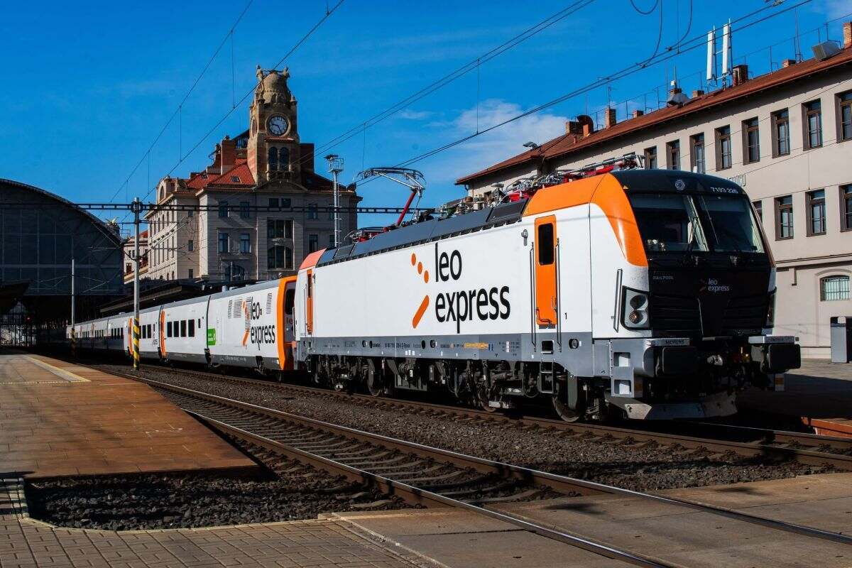 Чешская компания Leo Express с 5 октября приостановила международный железнодорожный маршрут, соединявший немецкий Франкфурт-на-Майне, чешскую Прагу и польский Перемышль.