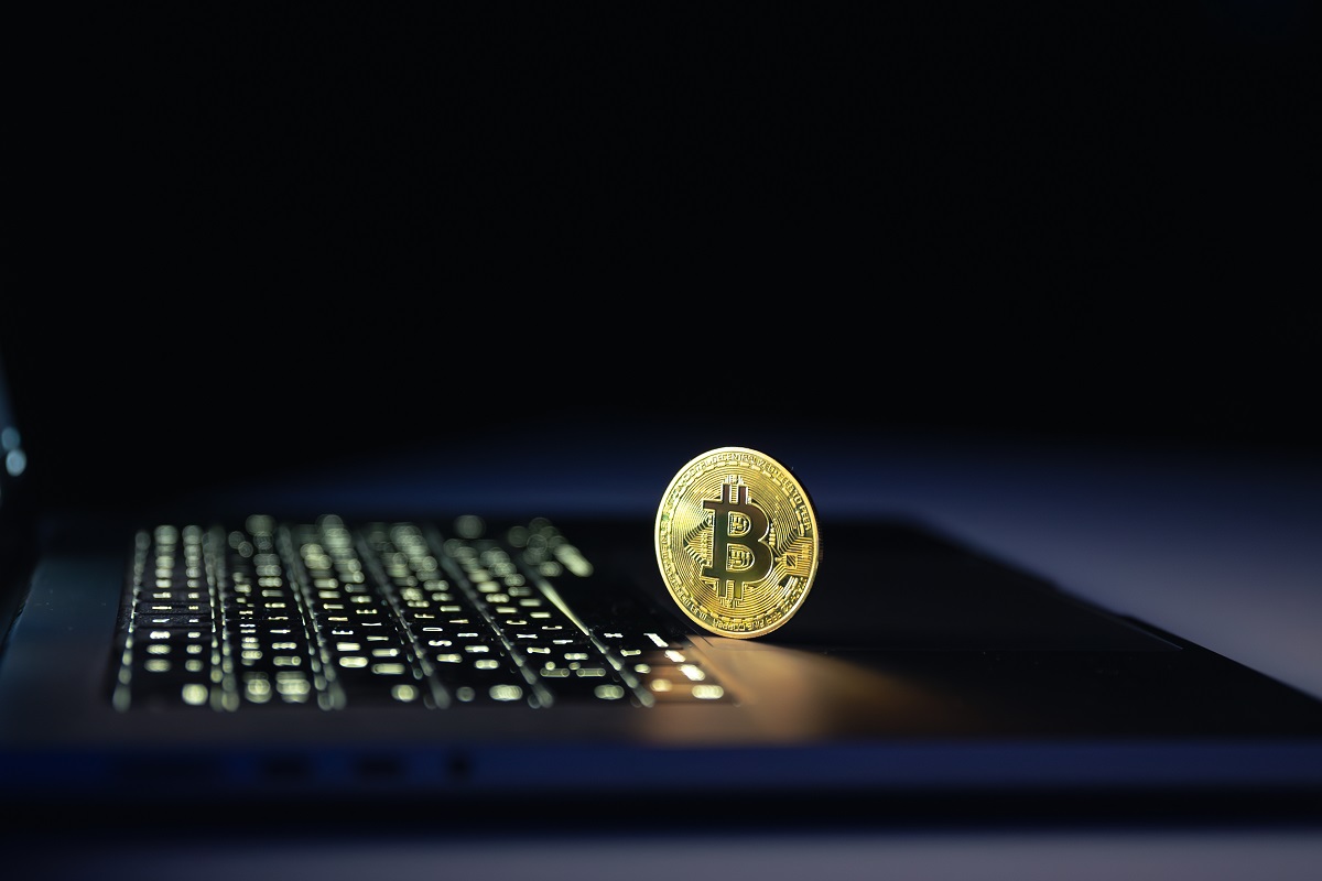 Bitcoin резко подешевел на фоне ухудшающейся ситуации на мировых рынках.