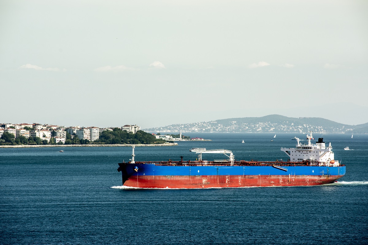 Стоимость морской перевозки нефти резко возросла из-за войны с Ираном и перебоев на ключевых маршрутах.