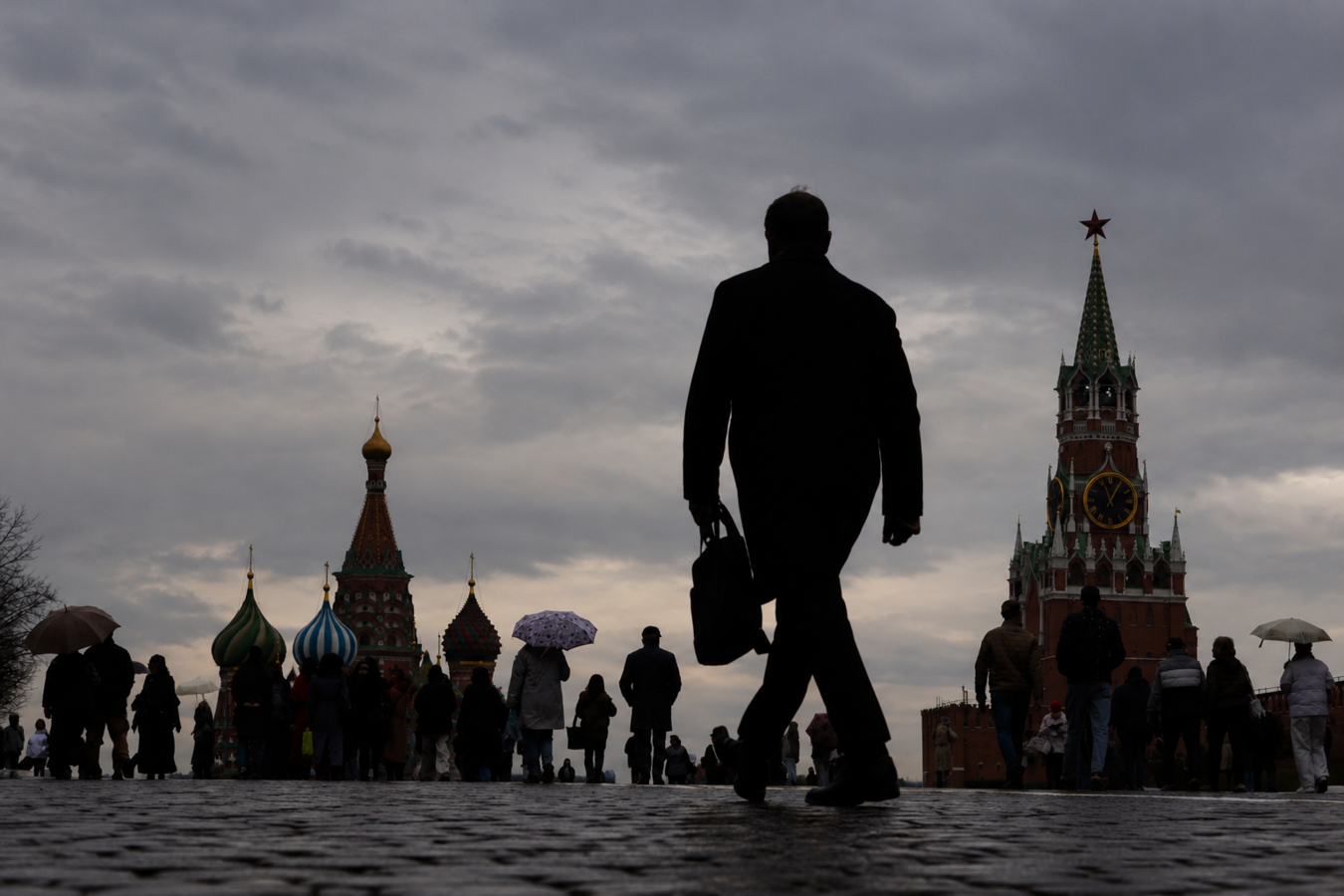 Война обходится российскому бюджету все дороже, а закрывать финансовые дыры власти планируют за счет граждан и бизнеса.