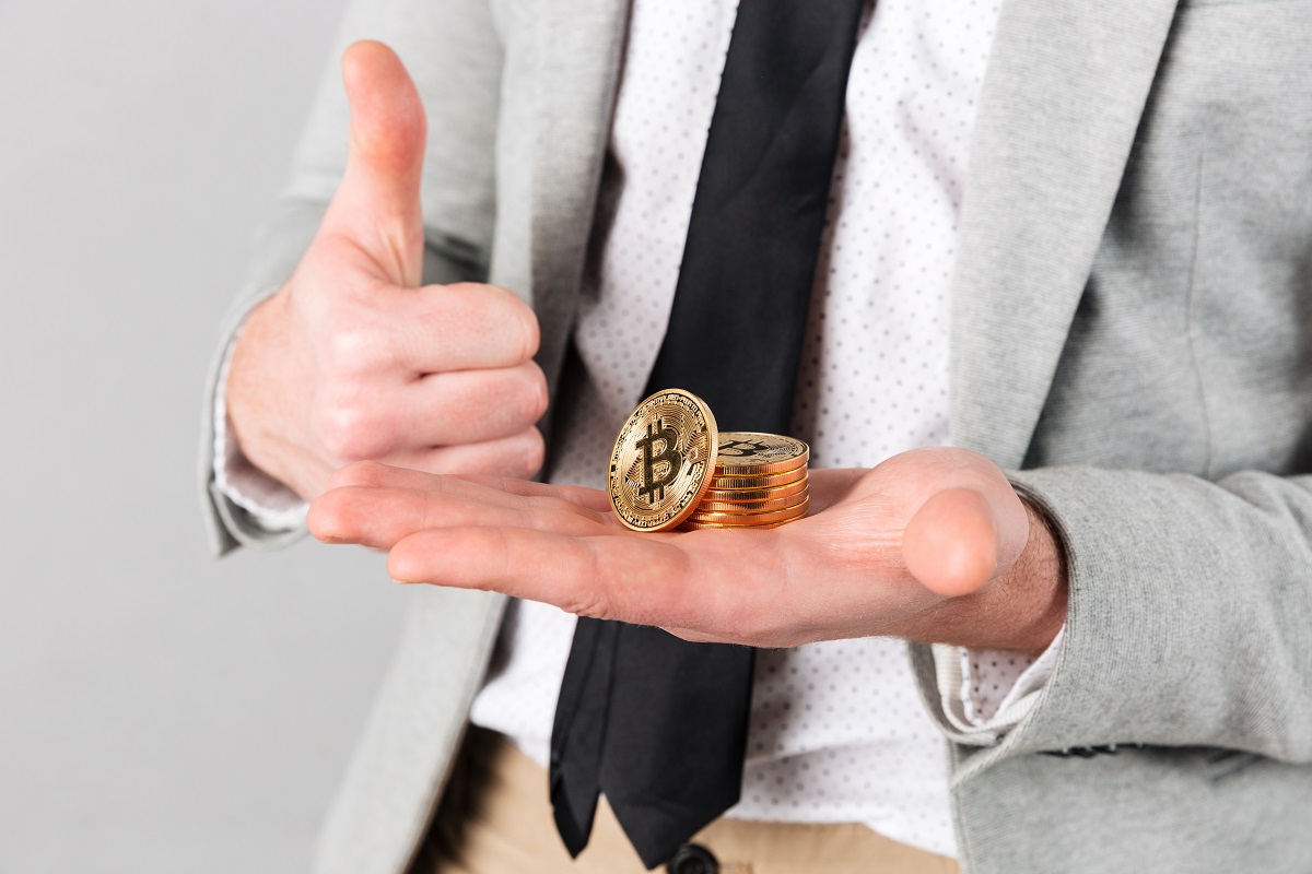 Bitcoin в четверг, 8 октября, опускался до $80 400, но удержался выше долгосрочных технических уровней, оставляющих возможность для продолжения восходящего тренда.