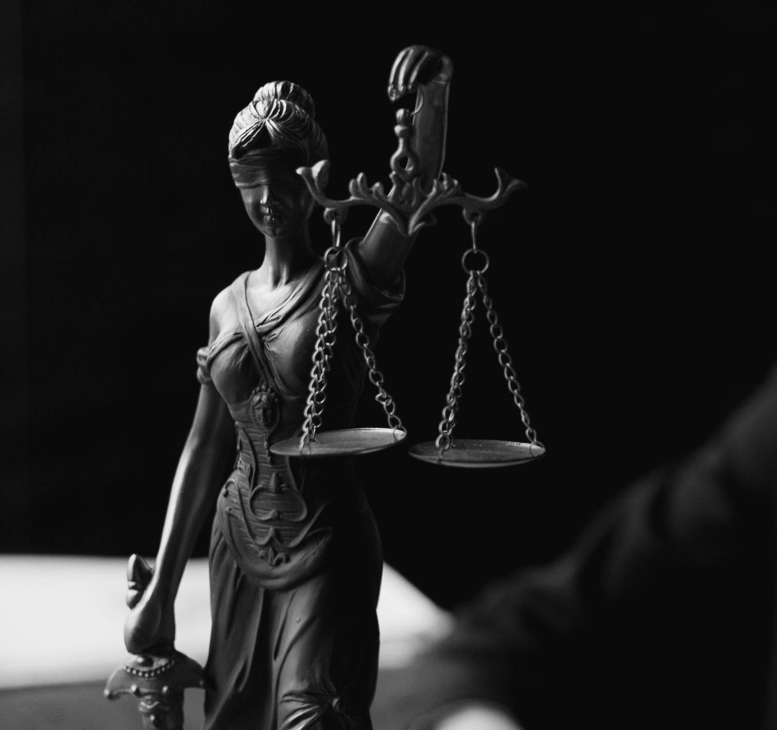 Верховний Суд розглянув спір про зображення Головної брами палацу Потоцьких в Івано-Франківську, яке опинилося на сувенірних магнітах вартістю 25 гривень.