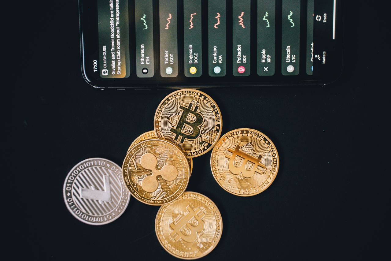 Bitcoin і Ethereum завершують тиждень зі зниженням вартості, хоча за останні 24 години обидві криптовалюти трохи подорожчали.