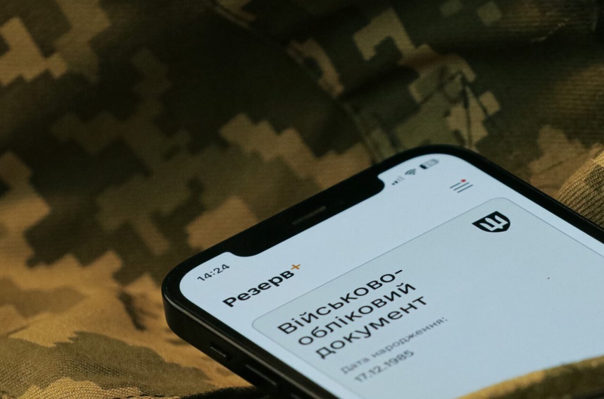 В Україні обговорюють можливий перегляд підстав для відстрочки від мобілізації для батьків дітей з інвалідністю, людей, які мають родичів з інвалідністю, та тих, хто постійно доглядає за близькими.