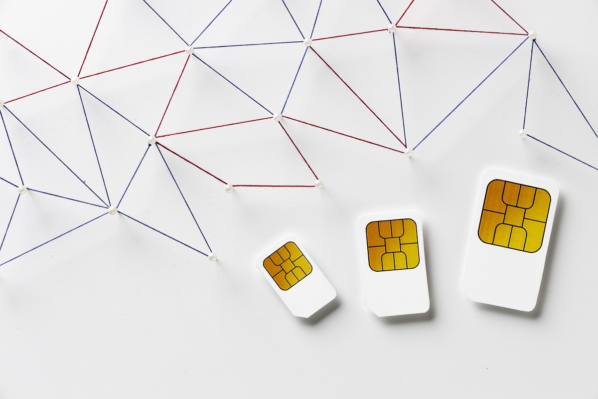 Мошенничество с перевыпуском SIM-карт остается актуальной угрозой для украинцев: злоумышленники пытаются получить контроль над телефонными номерами, привязанными к банковским счетам, государственным сервисам и кредитным кабинетам.