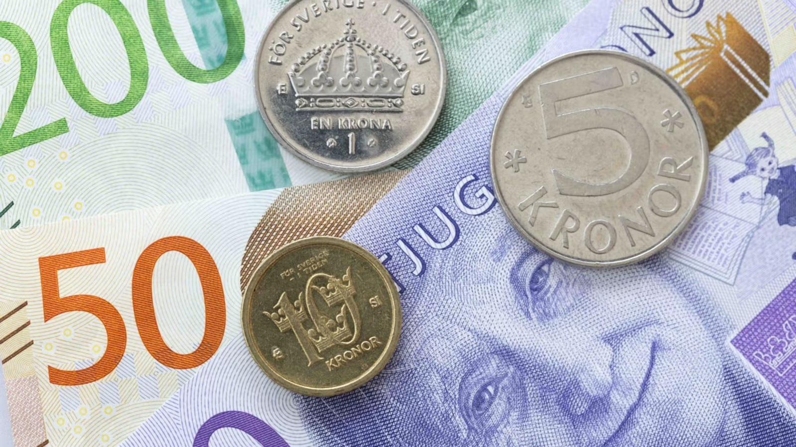 Центральный банк Швеции, Riksbank, призвал парламент побыстрее принять законы о запуске цифровой кроны (e-krona) — в связи с появлением цифрового евро и распространением долларовых стейблкоинов.
