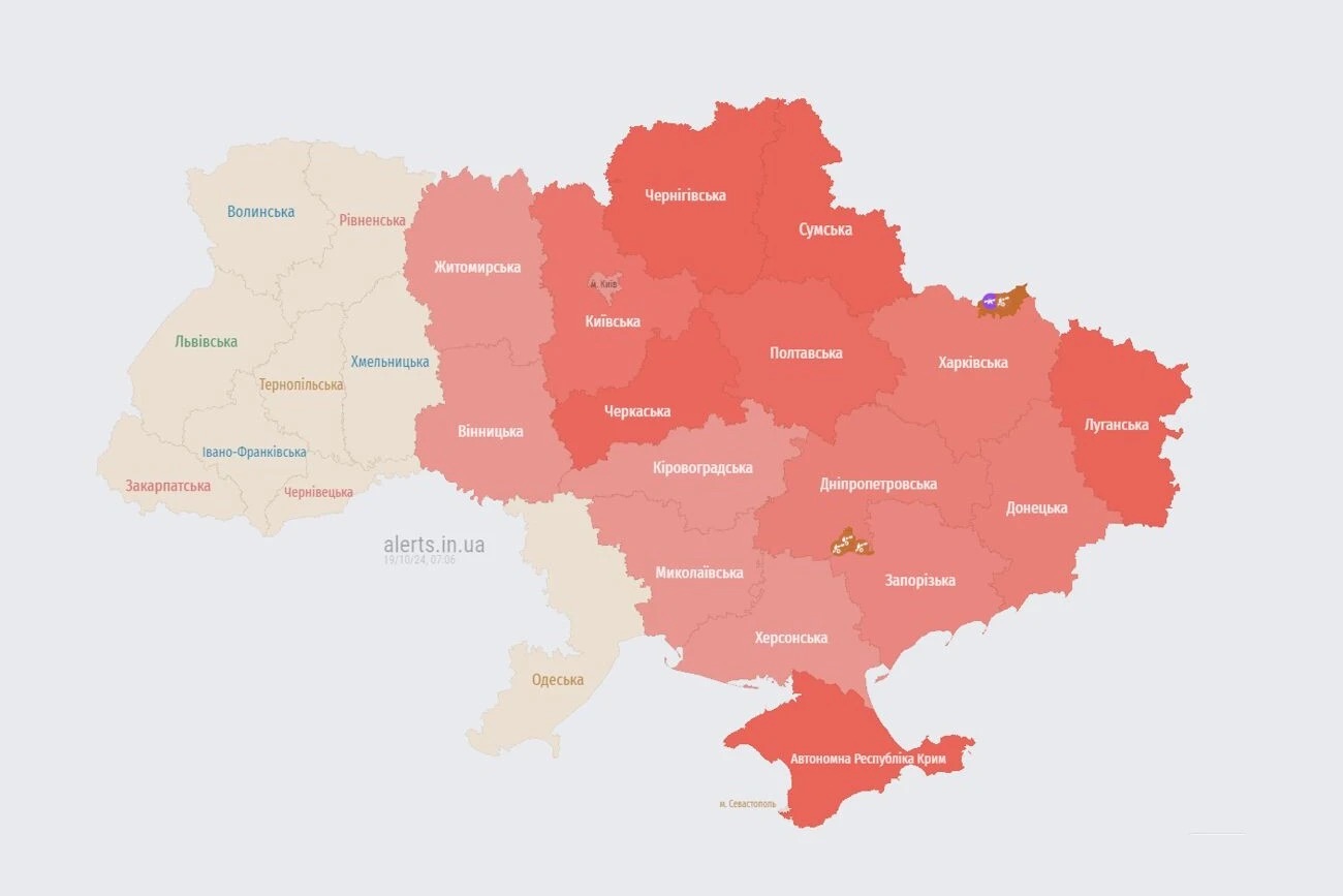 У застосунку «Повітряна тривога» запустили нову функцію — карту орієнтовного руху ворожих безпілотників і ракет.
