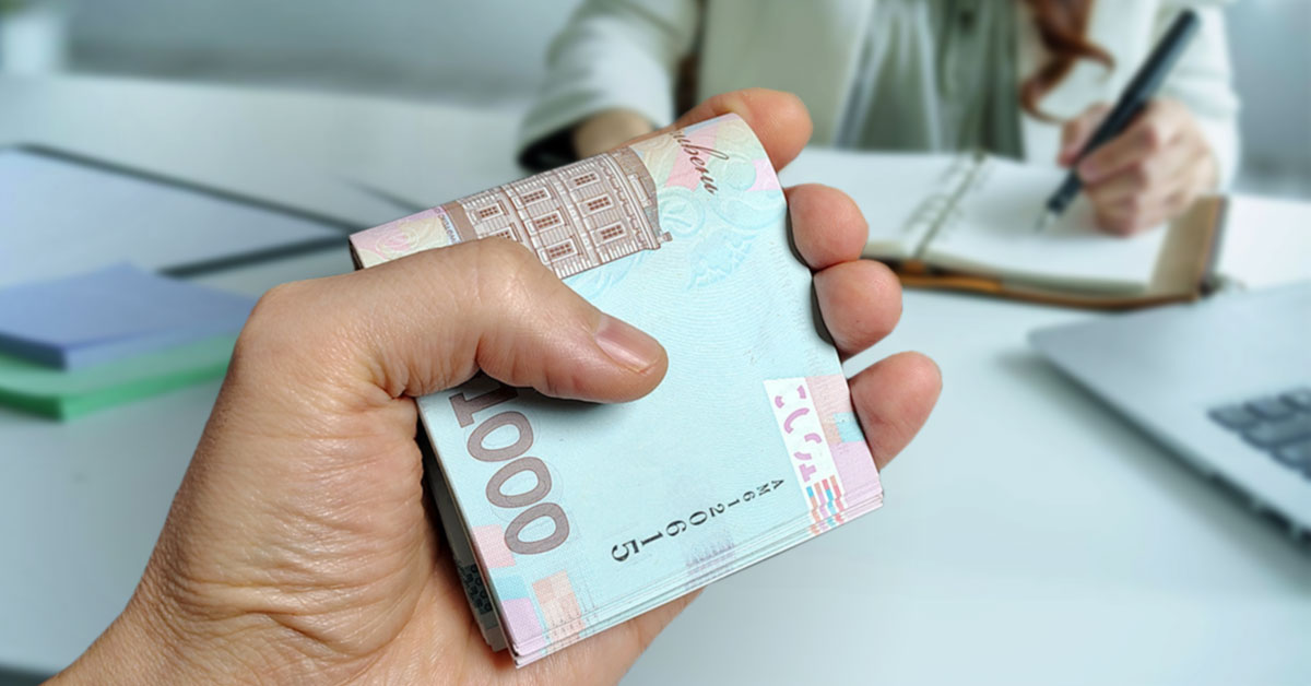 27% украинцев вынуждены пользоваться кредитными средствами или рассрочкой для покрытия повседневных расходов, в частности, на продукты питания, одежду, обувь и бытовые товары.