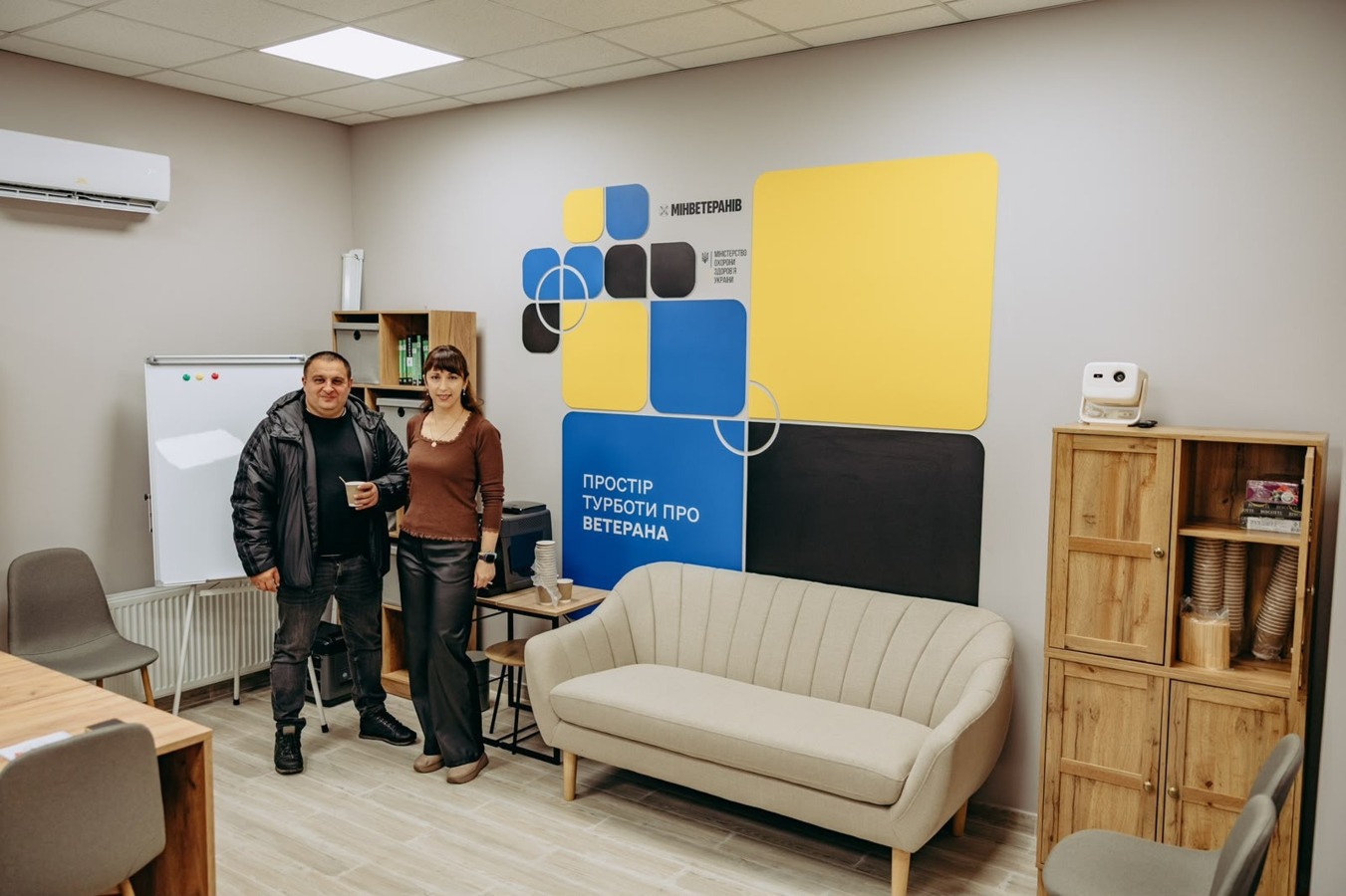 16 октября в одной из больниц Сумщины открыли «Простір турботи про ветеранів» — место поддержки для ветеранов, ветеранок, военнослужащих и их семей, которые проходят лечение или восстановление после ранения.