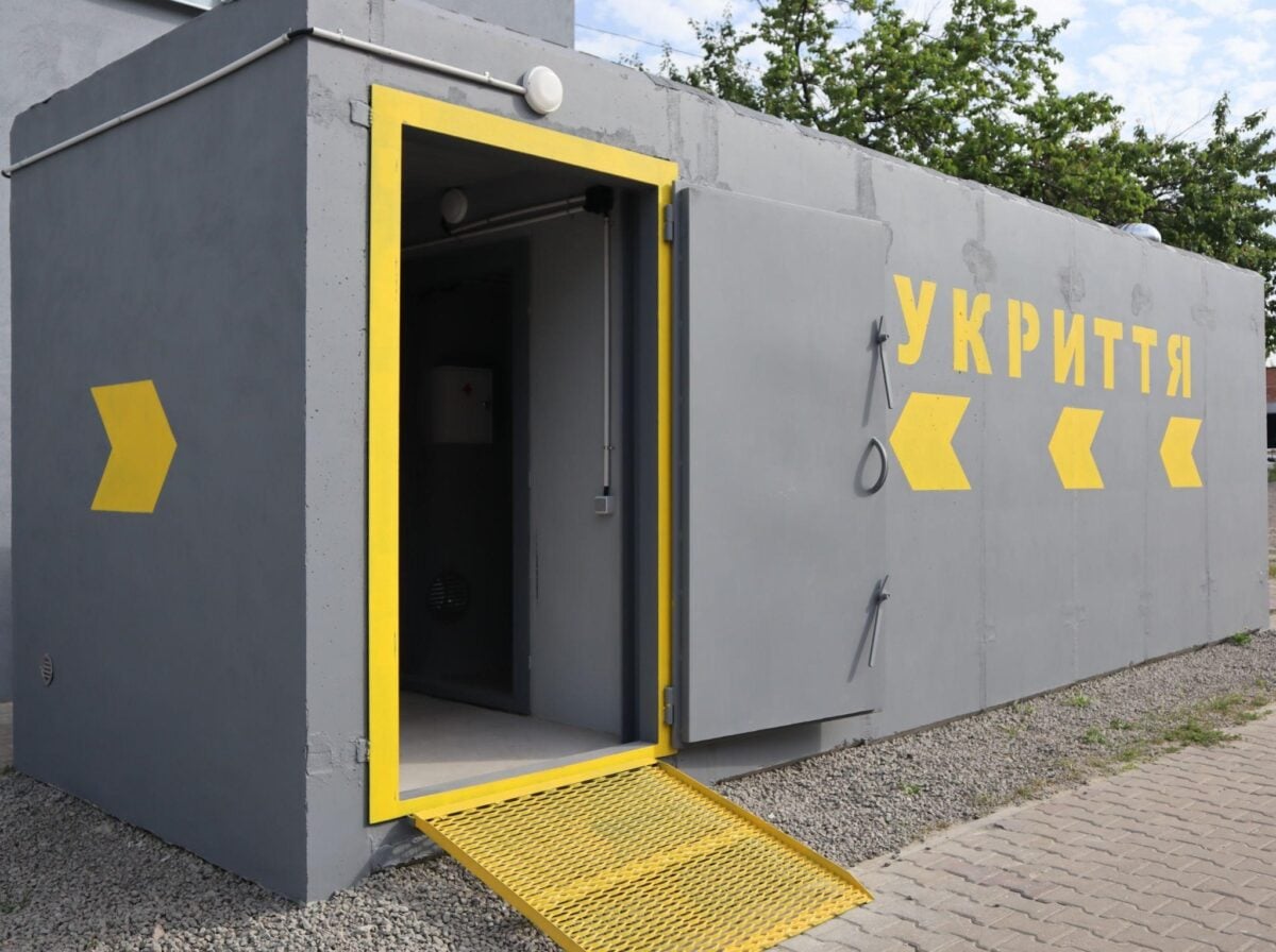 Даже во время красного уровня воздушной тревоги 26% опрошенных украинцев продолжают работать.