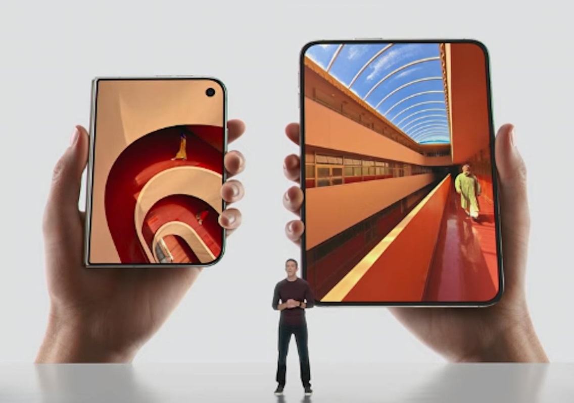 Первый складной смартфон Apple iPhone Duo уже можно заказать в украинских магазинах: предзаказ открыли без подписки, а официальные продажи стартуют 30 октября.