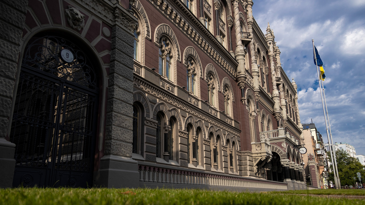 Правління Національного банку ухвалило рішення підвищити облікову ставку з 16% річних до 16,5% із 30 жовтня.