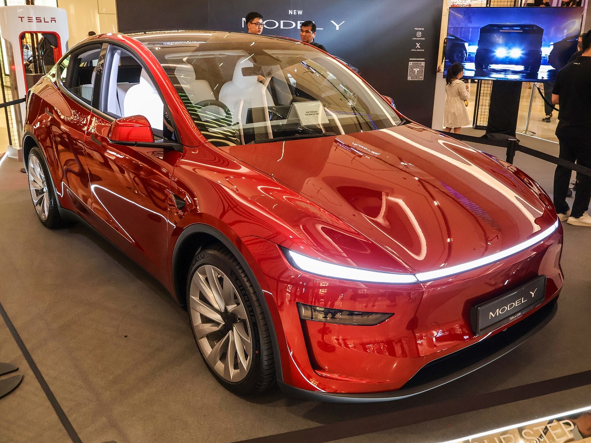 Світовий авторинок скорочується, але електрокросовер Tesla Model Y продовжує нарощувати продажі.