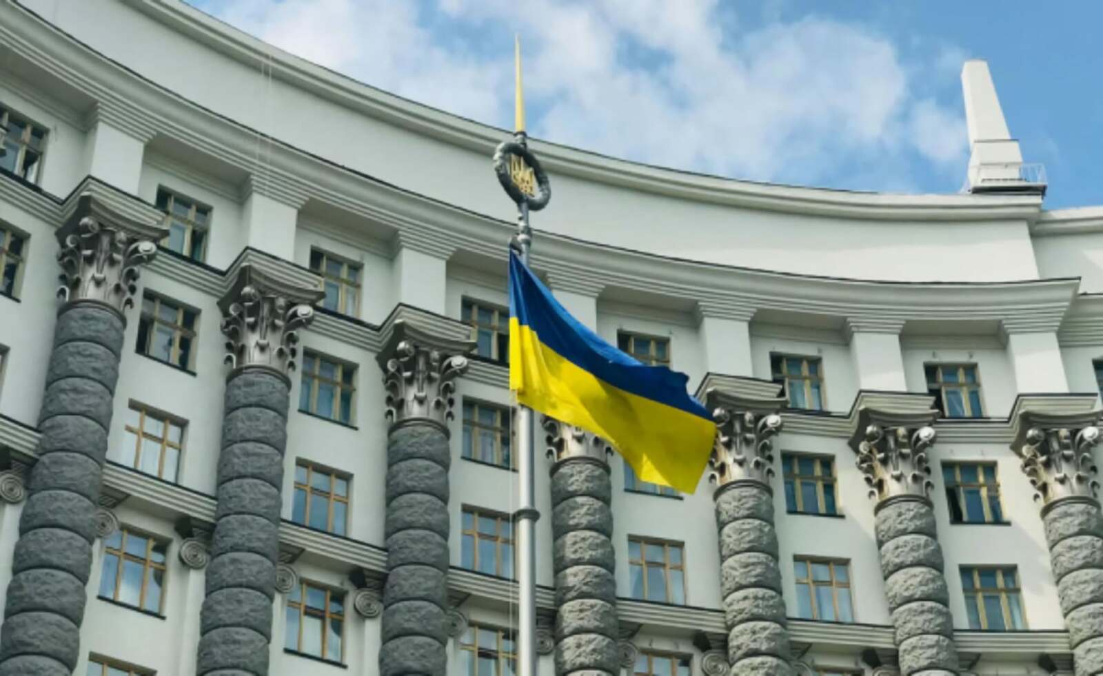 С 1 января 2027 года украинцам, продающим товары через онлайн-платформы, придется учитывать не только доход с отдельной площадки, но и общую сумму продаж за год.