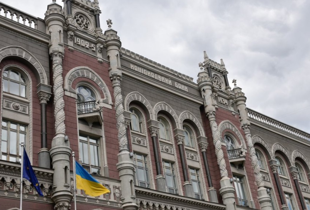 Национальный банк в третий раз повысил учетную ставку, доведя ее до 16,5% годовых.