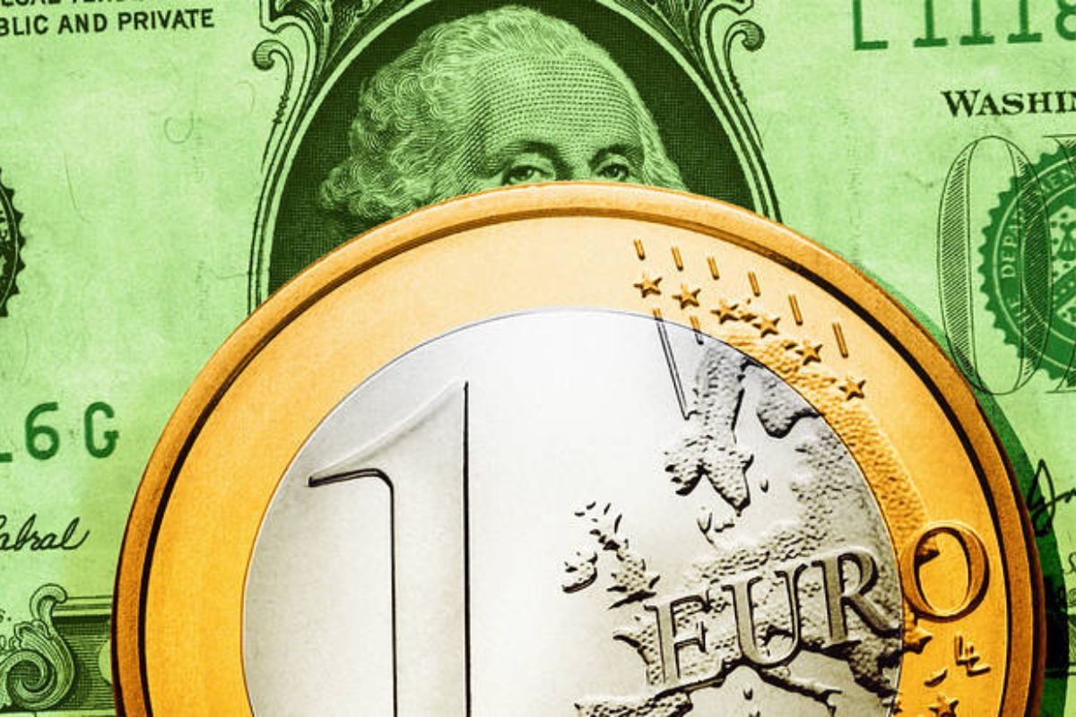 Курс доллара и евро в начале весны: почему расслабиться не получится