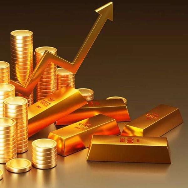 Золото на максимуме: как на цены влияют ФРС и Трамп