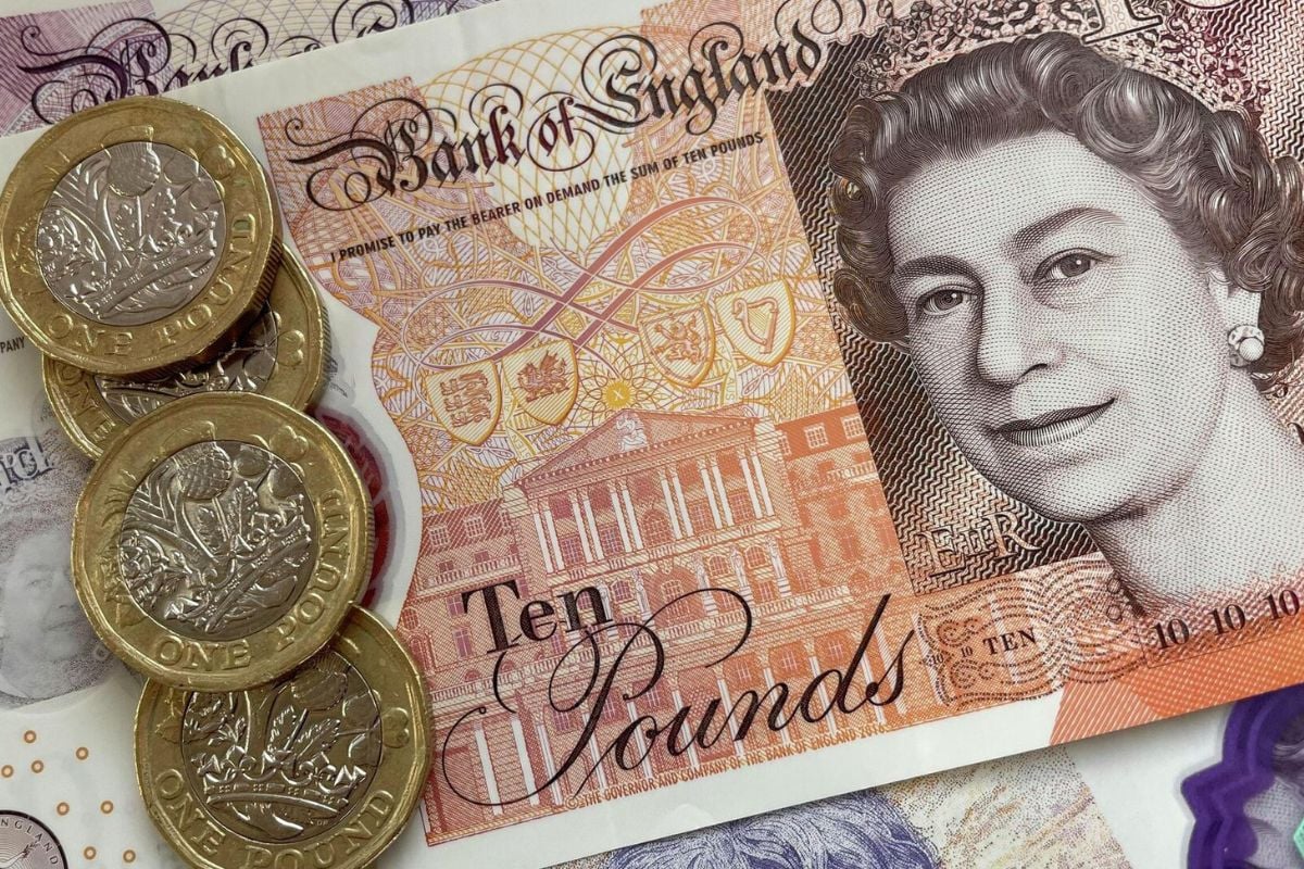 Доллар будет ослабевать и дальше: стоит ли его заменить на фунты, франки или злотые