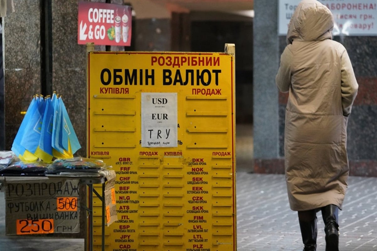 Начался самый опасный для гривны месяц года: что будет с курсом евро и доллара 1-5 декабря