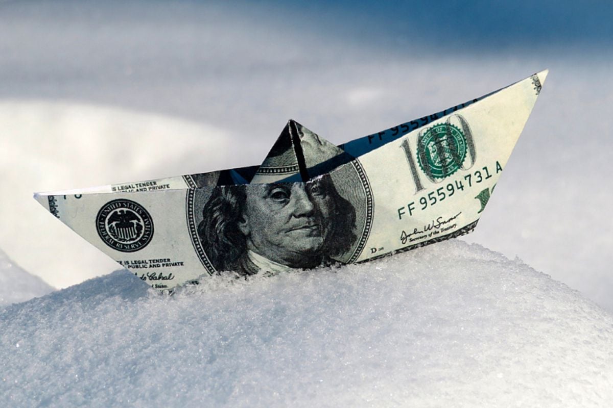 Гривна падает, население скупает валюту: какой курс увидим на выходных