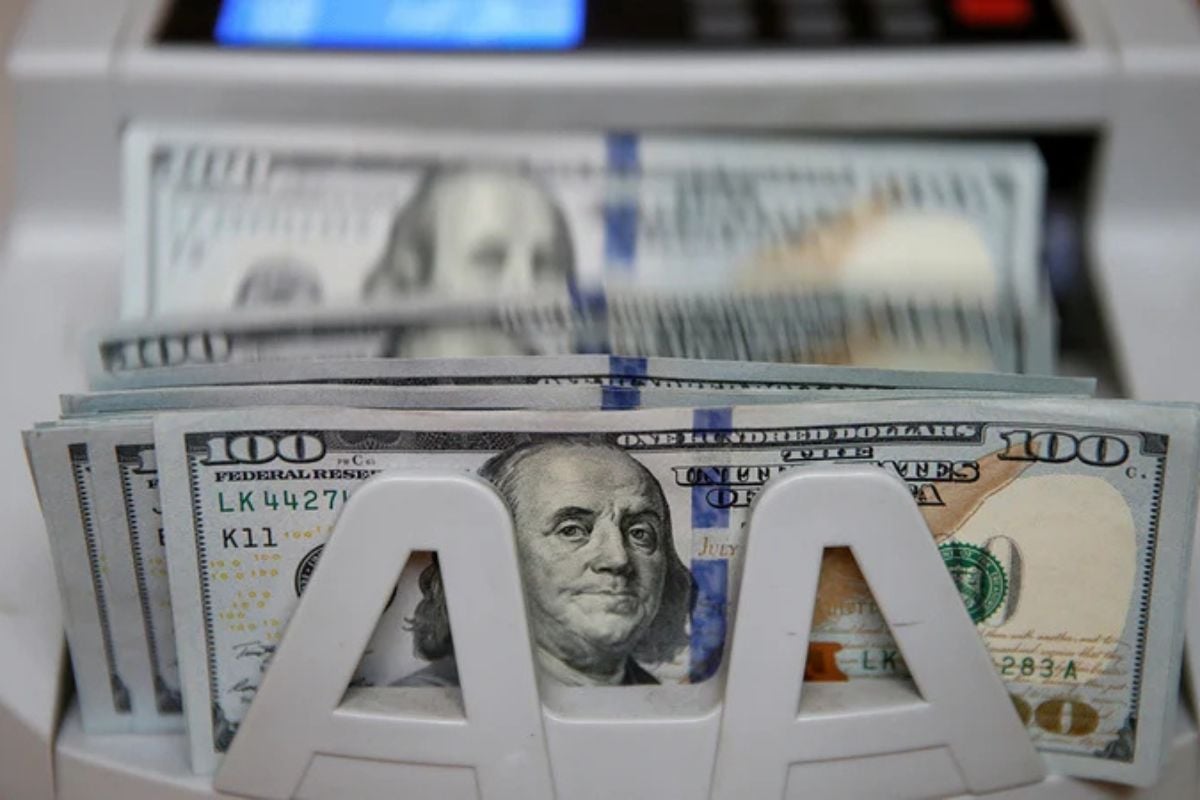 Доллар и евро падают: в чем причина «потепления» на валютном рынке