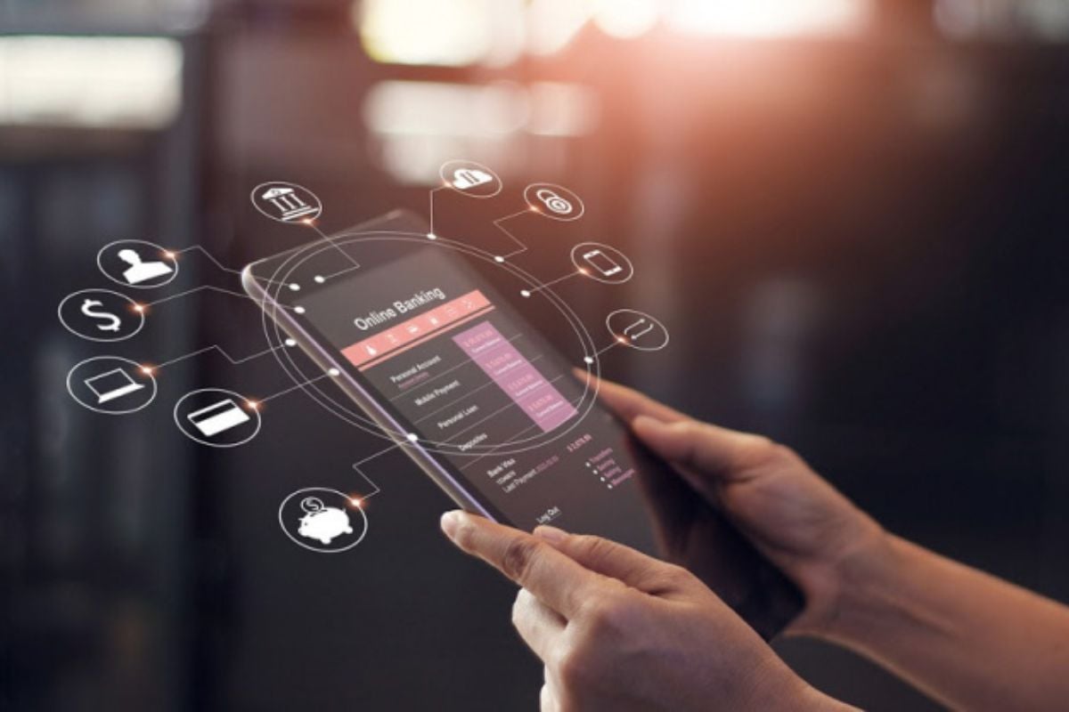 Мобильный банкинг: кто реально помогает управлять деньгами, а не просто показывает баланс