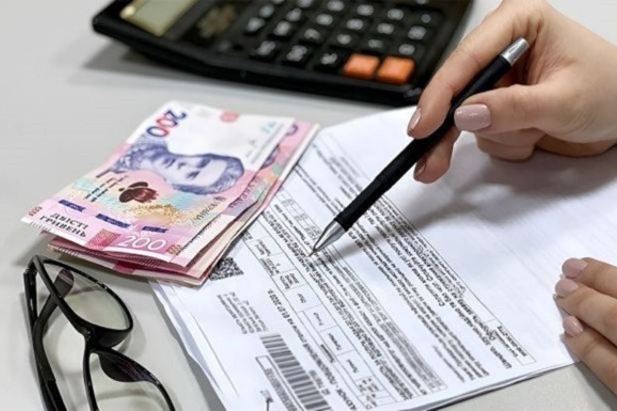 Платежки за блэкаут: сколько заплатим за отопление и свет, которых по факту не было