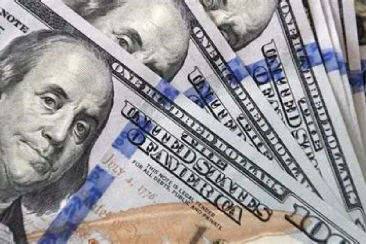 Будут ли обменники снижать курсы доллара и евро на выходных