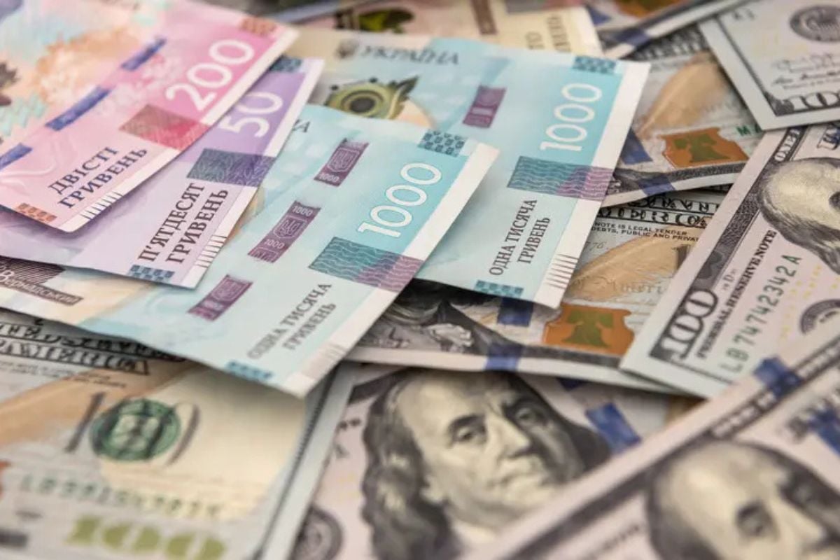 Психология валютного рынка: почему мы покупаем на пике и как прекратить паниковать из-за курса