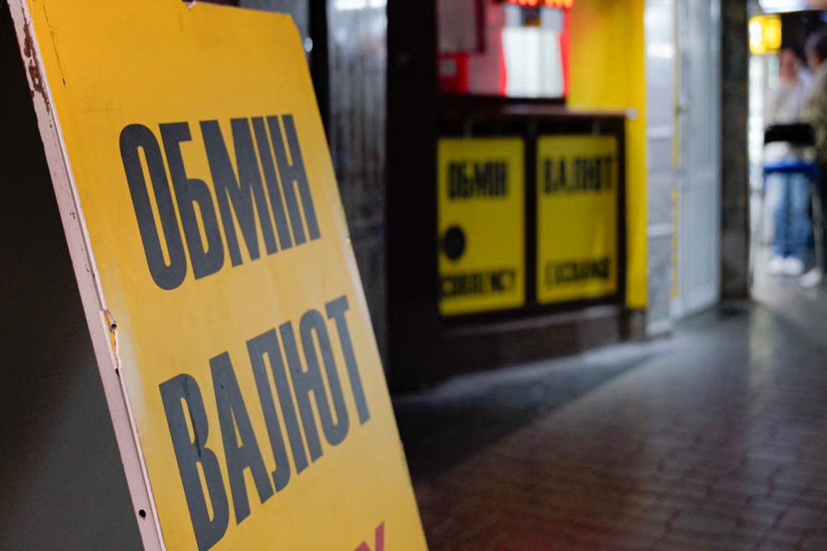 Гривна получает валютную подпитку: чего ждать по курсу доллара и евро 