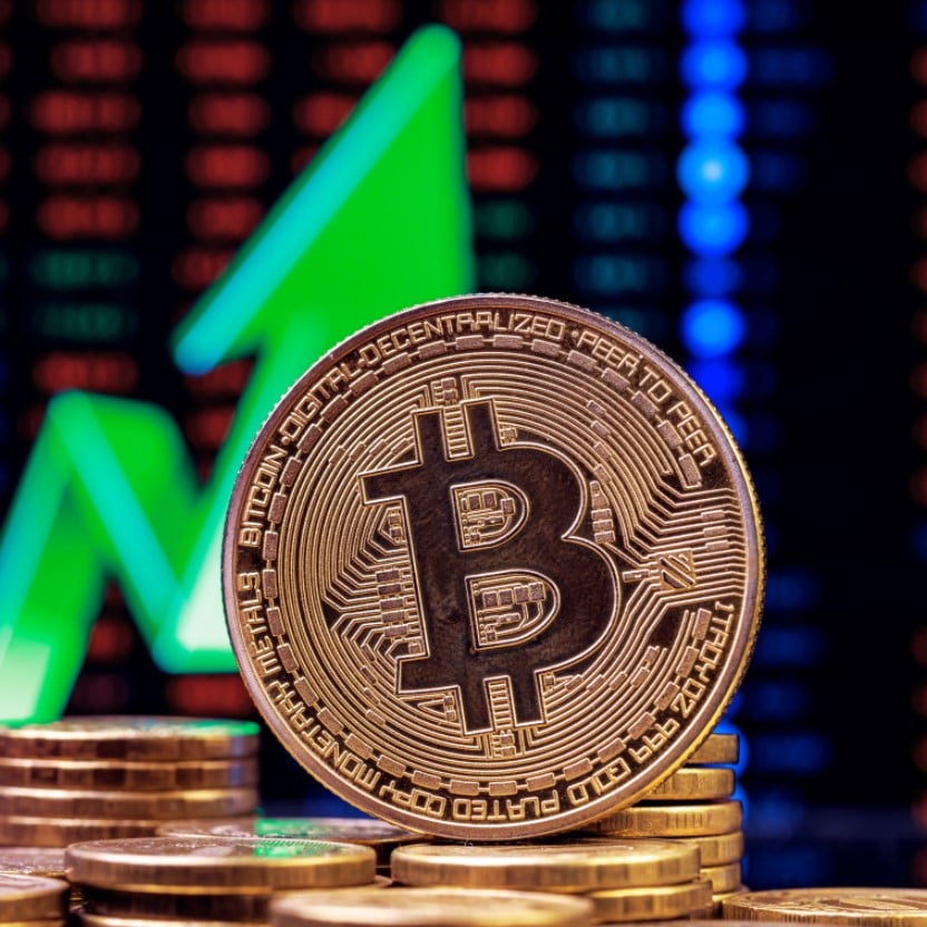 Биткойн растет быстрее американских акций: что изменилось