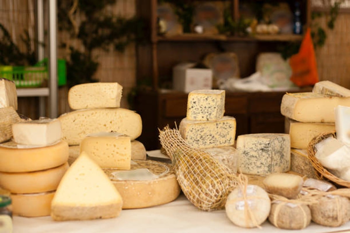 Украину завалят дешевым сыром: как торговая война «ЕС-Китай» изменит наш молочный рынок