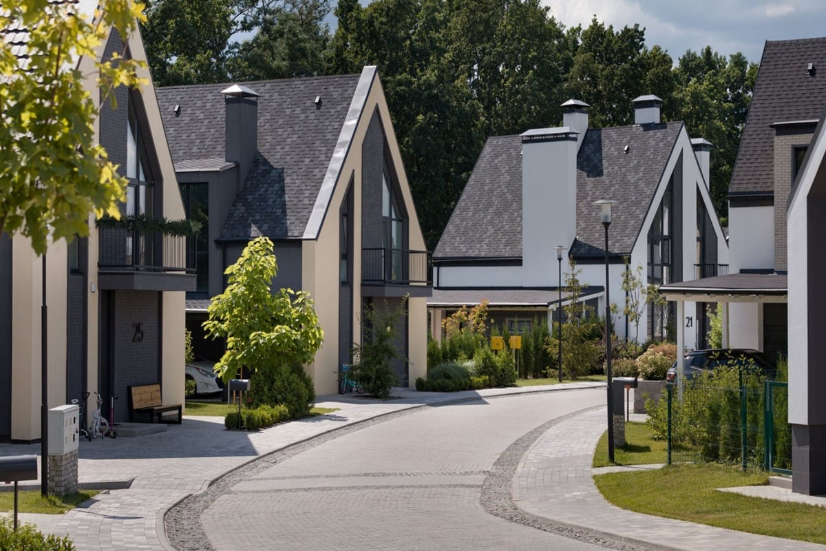 Дешевая «Житомирка» и элитная Обуховская трасса: сколько стоит купить и снять дом под Киевом