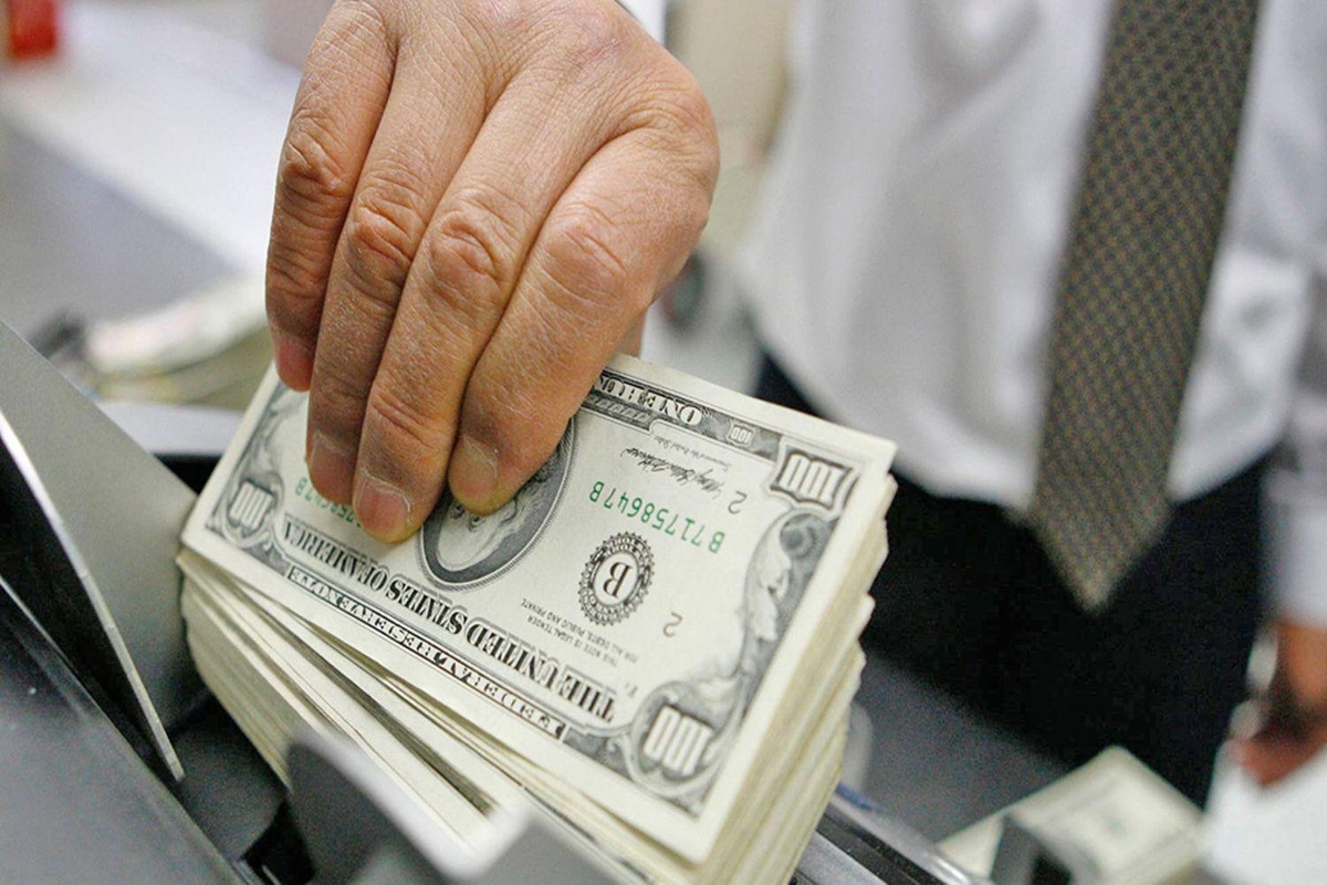 Гривна падает: сколько можно будет заработать на валютной спекуляции