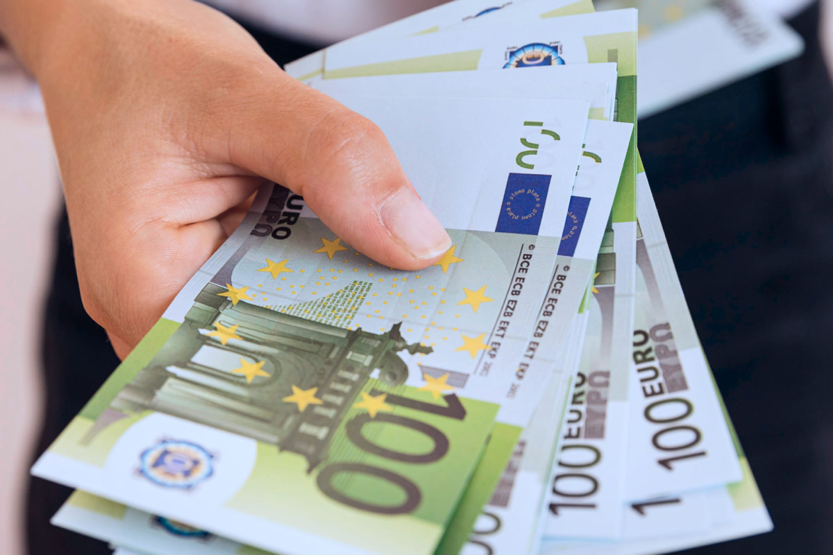 Какой способ перевода валюты с ЕС в Украину обойдется дешевле