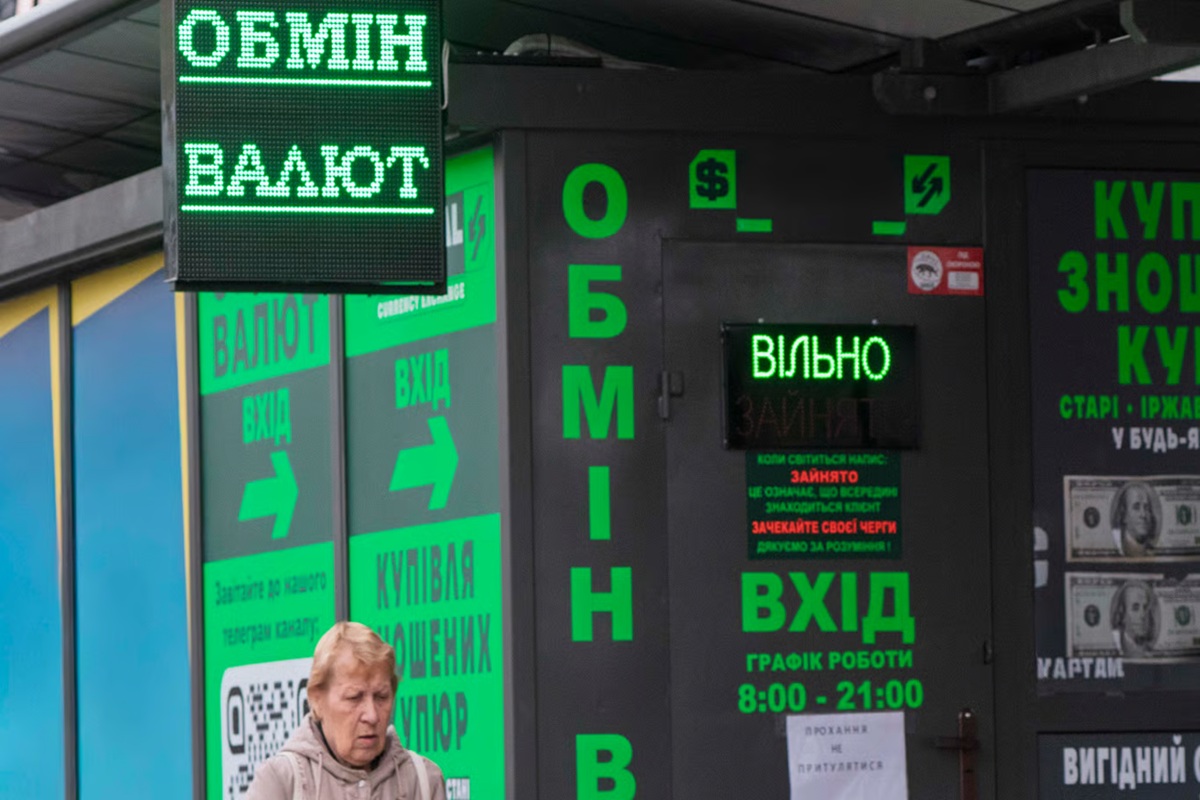 На валютный рынок Украины выходят новые продавцы и покупатели: что будет с курсом