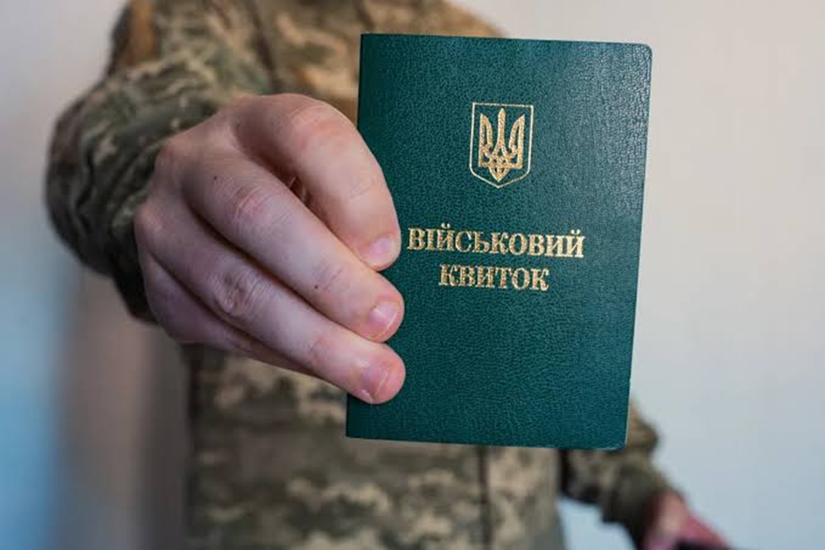 В Украине снова меняют правила бронирования работников. Что будет с зарплатами и отсрочками