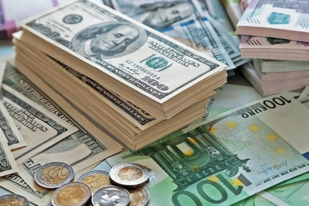 Чего ждать от курса наличного доллара и евро в условиях новых мировых цунами