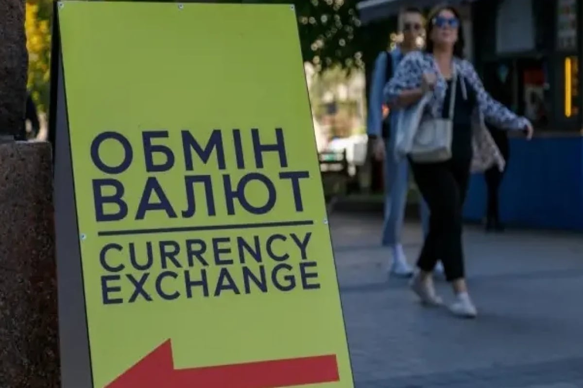 Первые выплаты зарплат после увеличения лимитов на покупку валюты: взорвет ли это курс