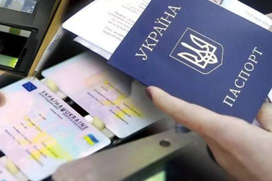 Почему банк требует прийти в отделение, даже если клиент за границей