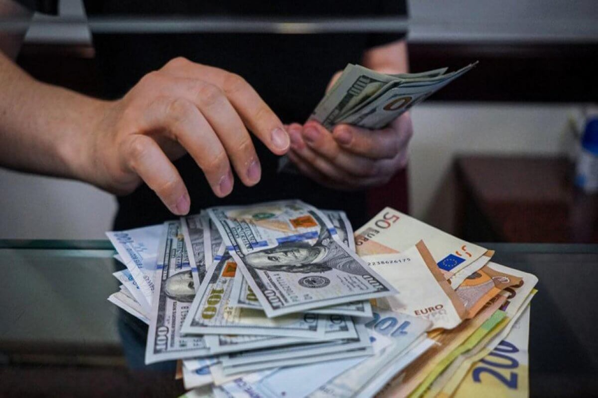 Курсовой прогноз на ноябрь: будет ли доллар по 46 грн или улетит еще выше